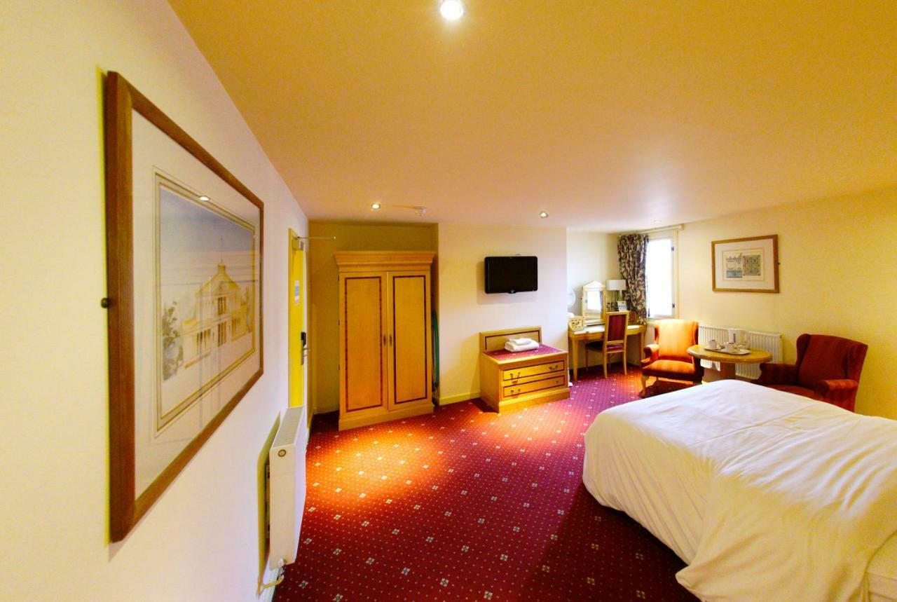 Three Queens 3*